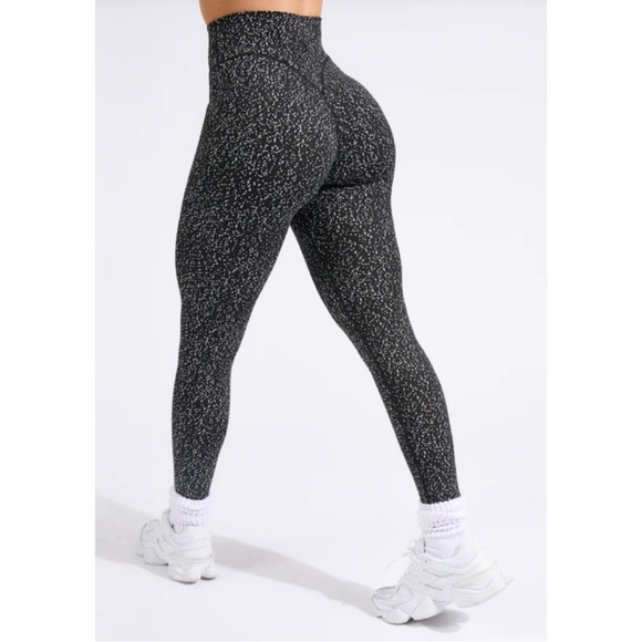 BuffBunny Rosa Jacquard Leggings - Picture 3 of 6